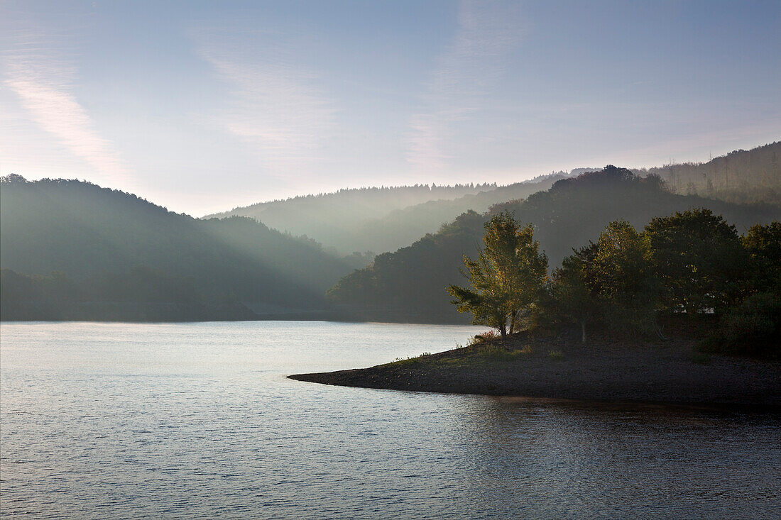 Rur-Stausee bei Heimbach, Eifelsteig, Nationalpark Eifel, Eifel, Nordrhein-Westfalen, Deutschland