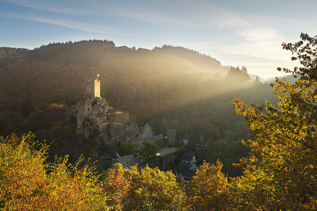 Niederburg castle near Mandersteid, Eifelsteig hiking trail, Eifel, Rhineland-Palatinate, Germany
