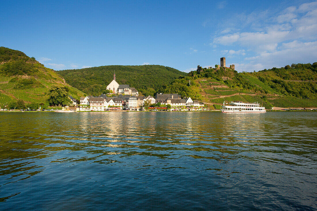 Ausflugsdampfer auf der Mosel, Beilstein, Burg Mechernich, Mosel, Rheinland-Pfalz, Deutschland