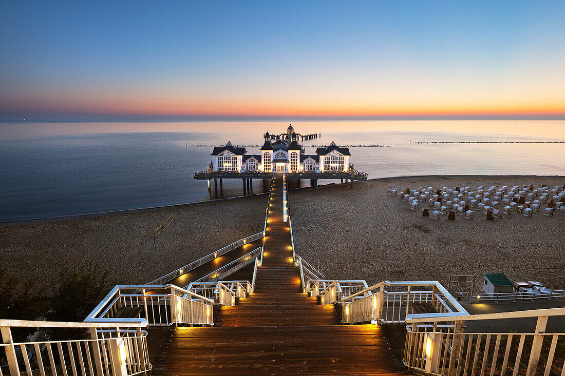 Seebrücke im Abendlicht, Sellin, Rügen, Ostsee, Mecklenburg-Vorpommern, Deutschland