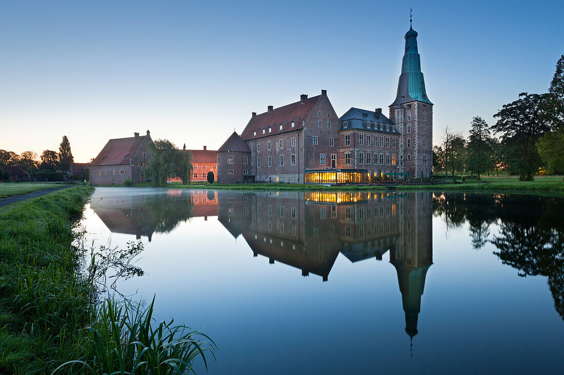 Raesfeld moated castle, Muensterland, North-Rhine Westphalia, Germany