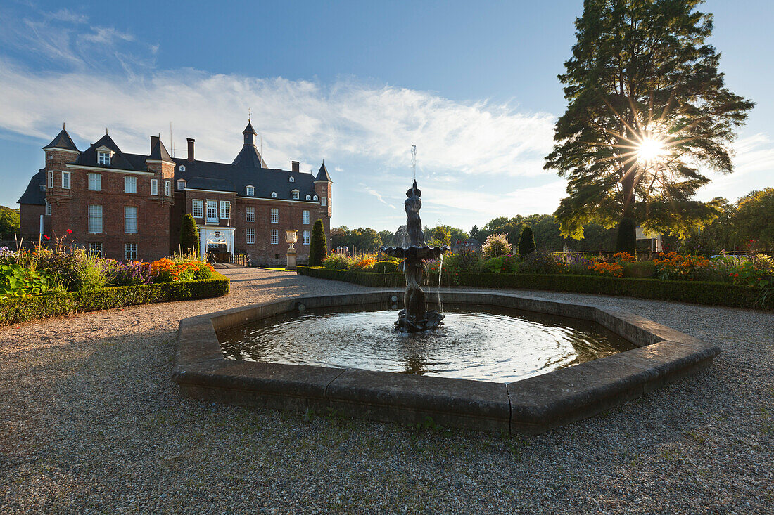 Park, Wasserschloss Burg Anholt, bei Isselburg, Münsterland, Nordrhein-Westfalen, Deutschland