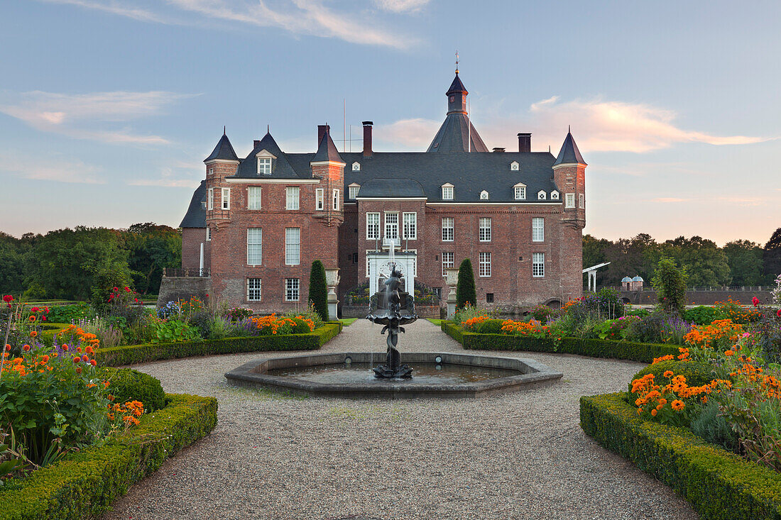 Park, Wasserschloss Burg Anholt, bei Isselburg, Münsterland, Nordrhein-Westfalen, Deutschland