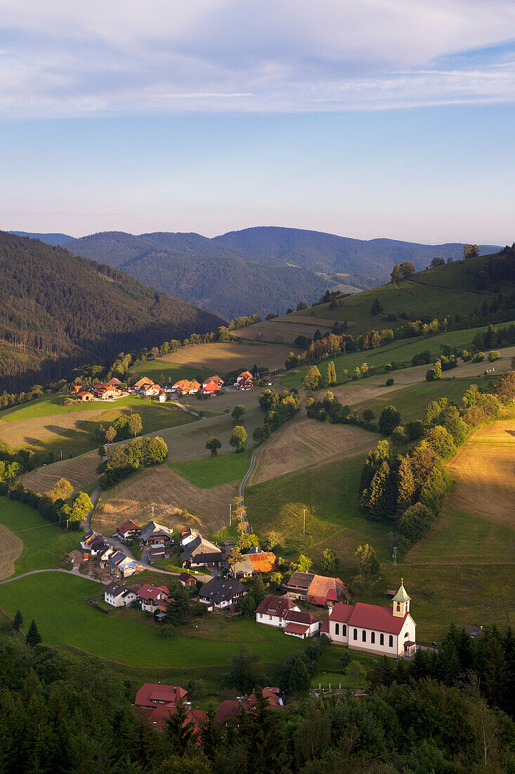 Blick vom Wiedener Eck auf den Ort Wieden, Münstertal, Südlicher Schwarzwald, Baden-Württemberg, Deutschland