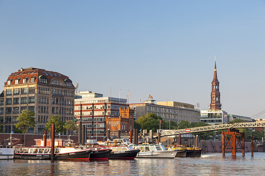 Binnenhafen und Turm der Katharinenkirche,  Hansestadt Hamburg, Norddeutschland, Deutschland, Europa