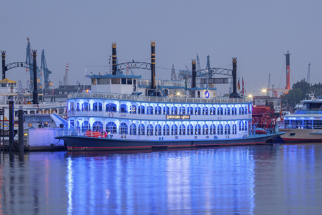 Paddle steamer in the port of Hamburg, Hanseatic City Hamburg, Northern Germany, Germany, Europe