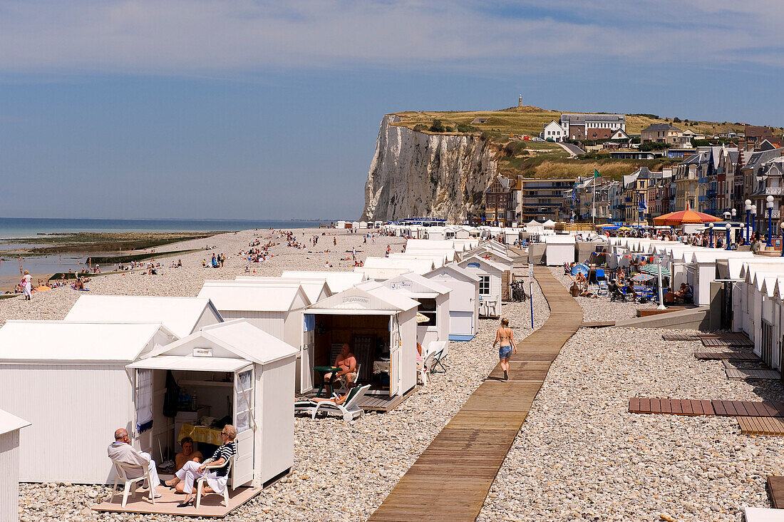 Frankreich, Somme, Mers les Bains, der Strand und die Strandhütten