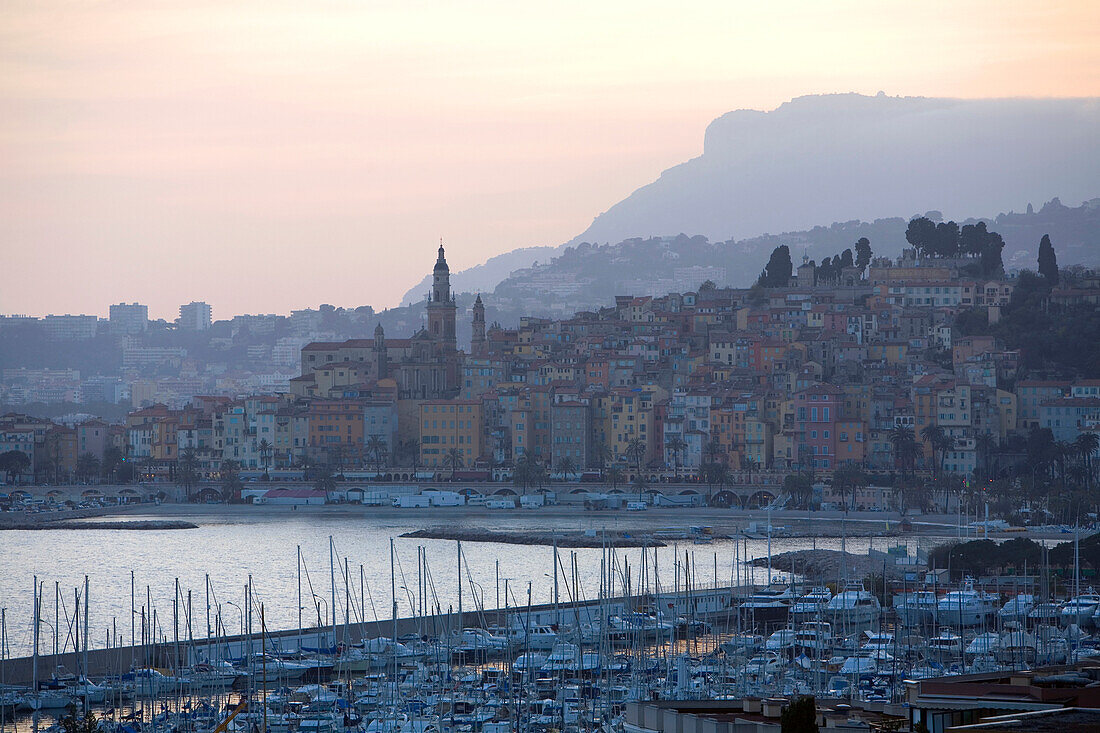 France, Alpes Maritimes, Menton, Baie de Garavan (Garavan Bay) seen from the customs post