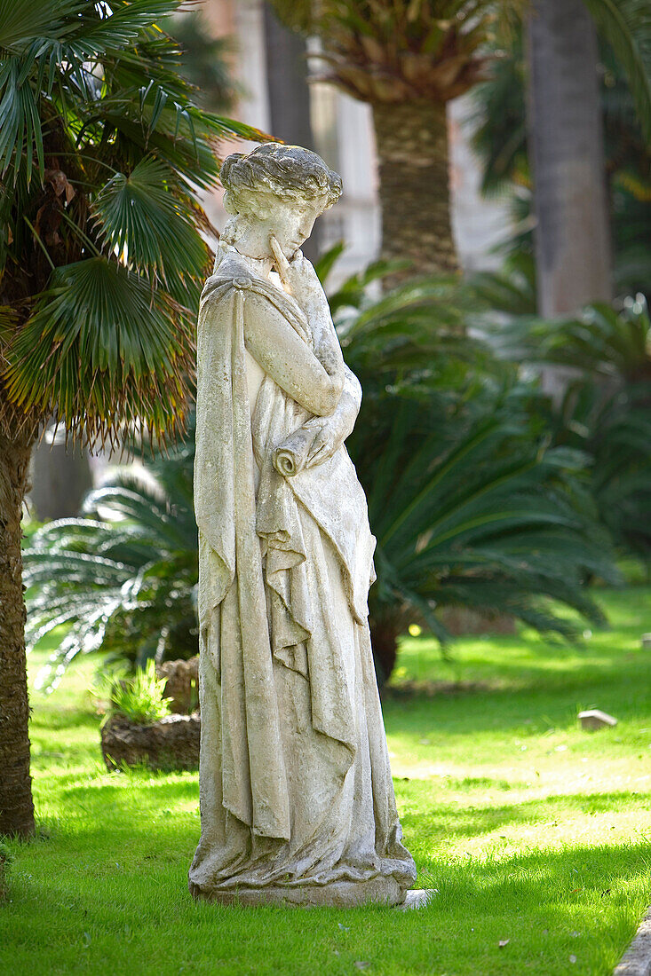 France, Alpes Maritimes, Menton, Palais Carnoles (Carnoles Palace, statue