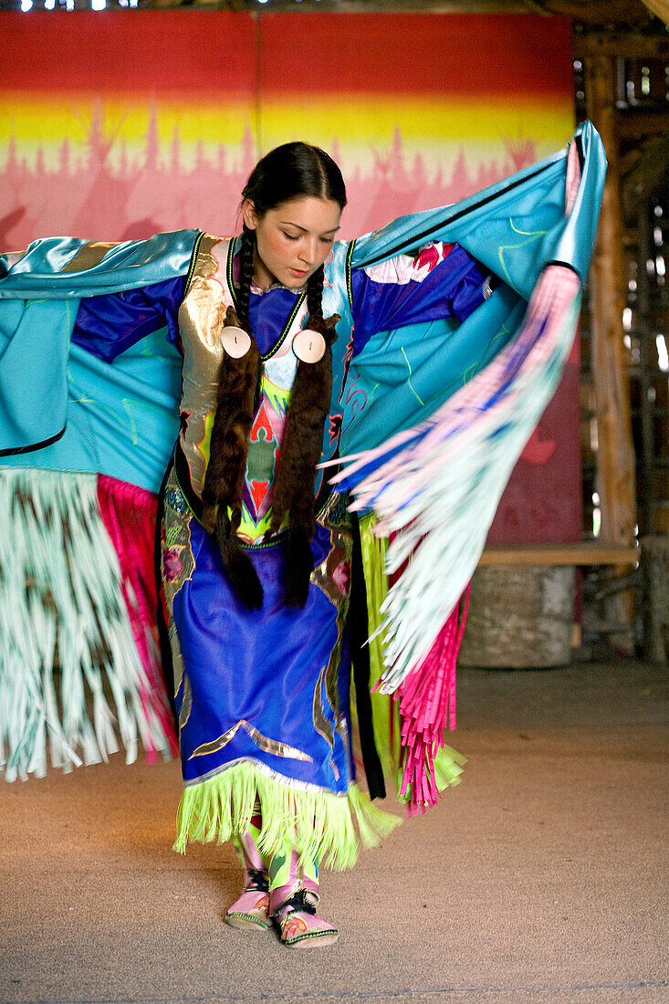 Canada, Ontario Province, Ottawa, Victoria Island, Aboriginal Experiences, Amerindian show, traditional dance