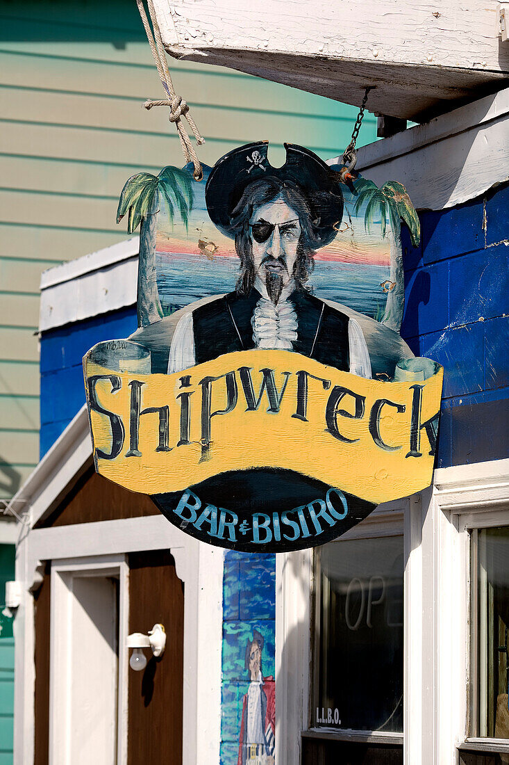 Kanada, Provinz Ontario, Bruce Peninsula, Tobermory, Bar und Restaurant, Schild mit einem Piraten