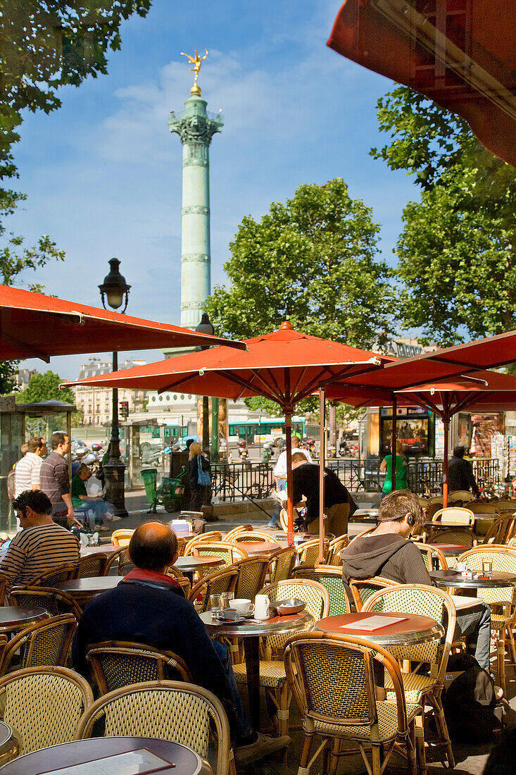 Frankreich, Paris (75), der Bastille District, Café-Terrasse auf dem Place de la Bastille