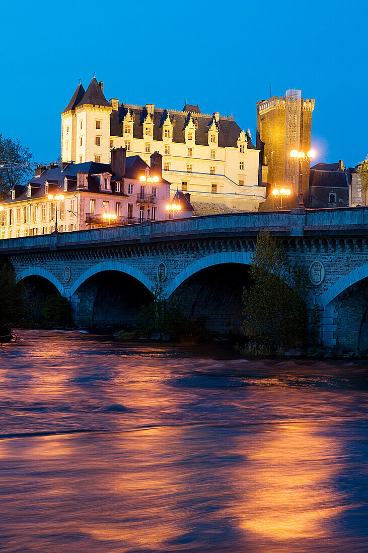 Frankreich, Pyrénées Atlantiques, Bearn, Pau, das Schloss von Henry IV und der Fluss Gave de Pau