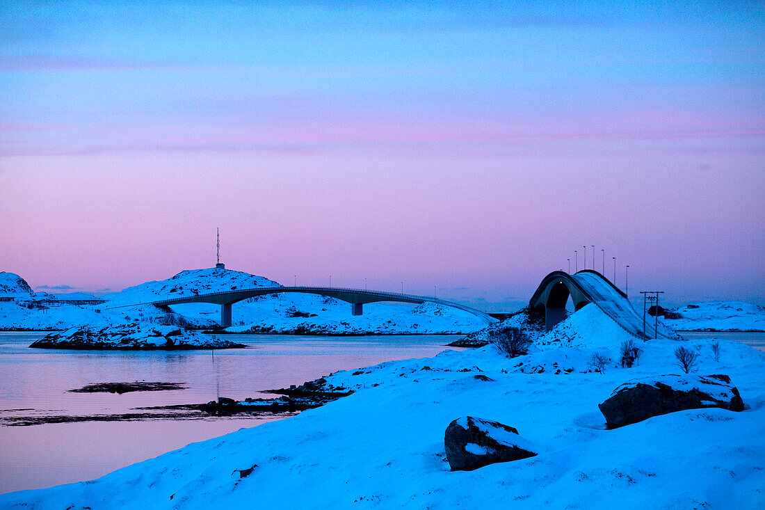 Norwegen, Lofoten, Straße und Brücke zwischen Moskenesoya und Flakstadoy