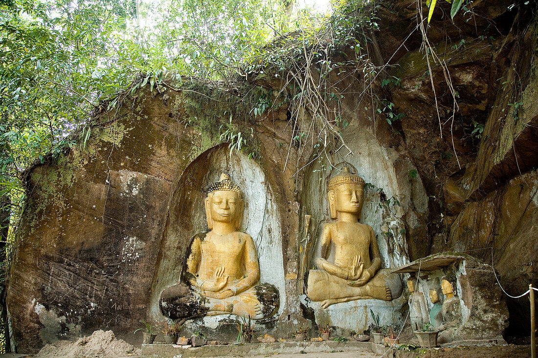 Laos, Vientiane Municipalty, Vang Sang, der Elephant Palace, im Wald versteckt und grub die Buddhas in den Klippen sind noch verehrt
