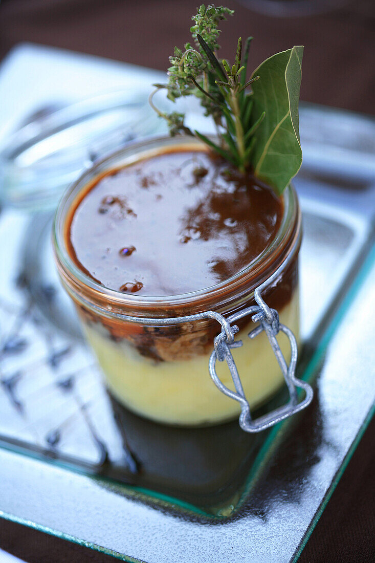 France, Vaucluse, Isle sur La Sorgue, braised lamb shoulder with thyme and rosemary, and its provencale stuffing, Delphine Jullien, head chef, Domaine de la Petite Isle, Hotel restaurant