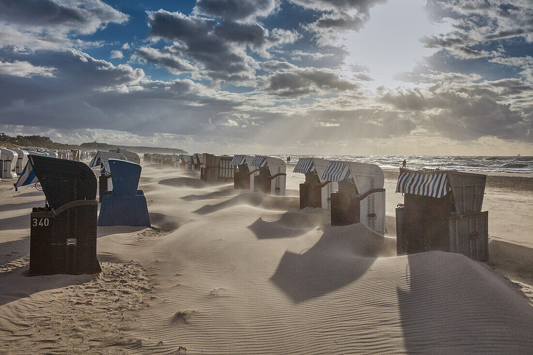 Sturm in Warnemünde, Ostseeküste, Mecklenburg Vorpommern, Deutschland