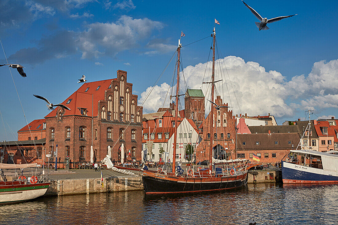 Old port with customs house, Nikolaikirche and Wassertor in Wismar, Mecklenburg Vorpommern, Germany