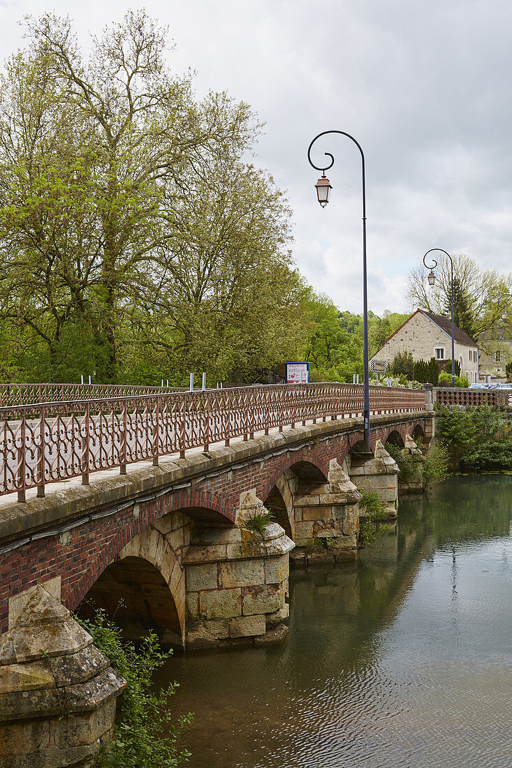 Bridge across the river l'Armancon at Tonnerre , Canal de Bourgogne , Departement Yonne , Burgundy , France , Europe