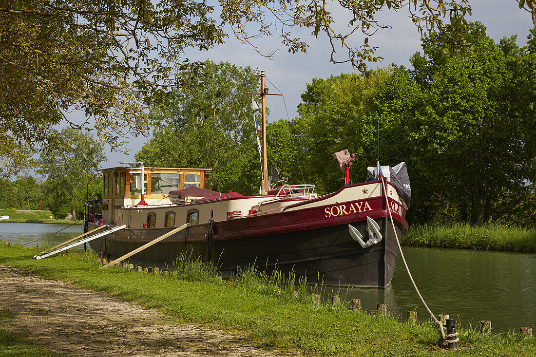 English houseboat on the Canal de Bourgogne at Saint-Florentin , Departement Yonne , Burgundy , France , Europe