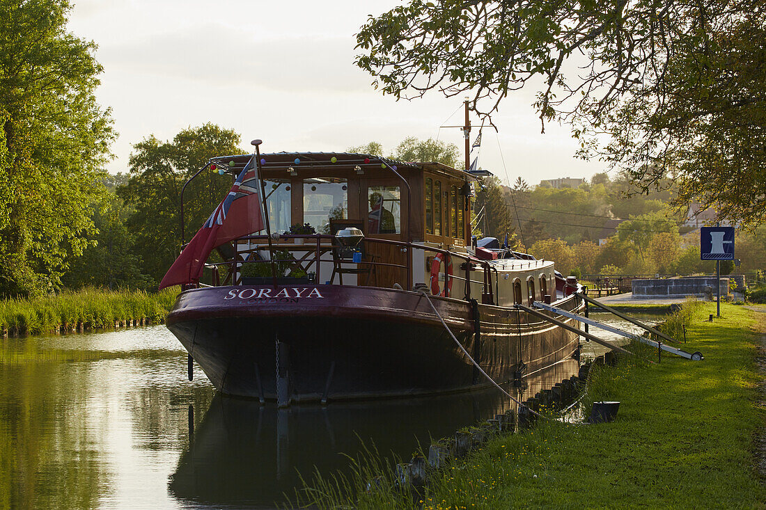 English houseboat on the Canal de Bourgogne at Saint-Florentin , Departement Yonne , Burgundy , France , Europe