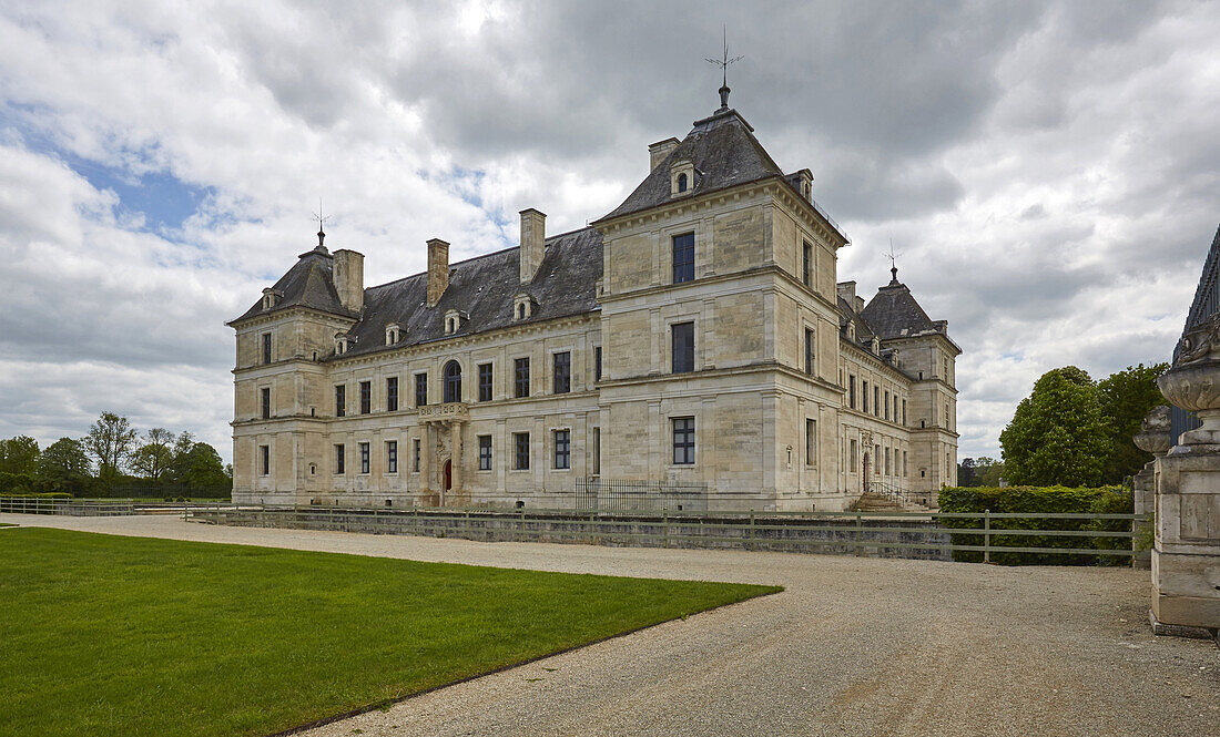 Ancy-le-Franc Castle , Ancy-le-Franc , Canal de Bourgogne , Departement Yonne , Burgundy , France , Europe
