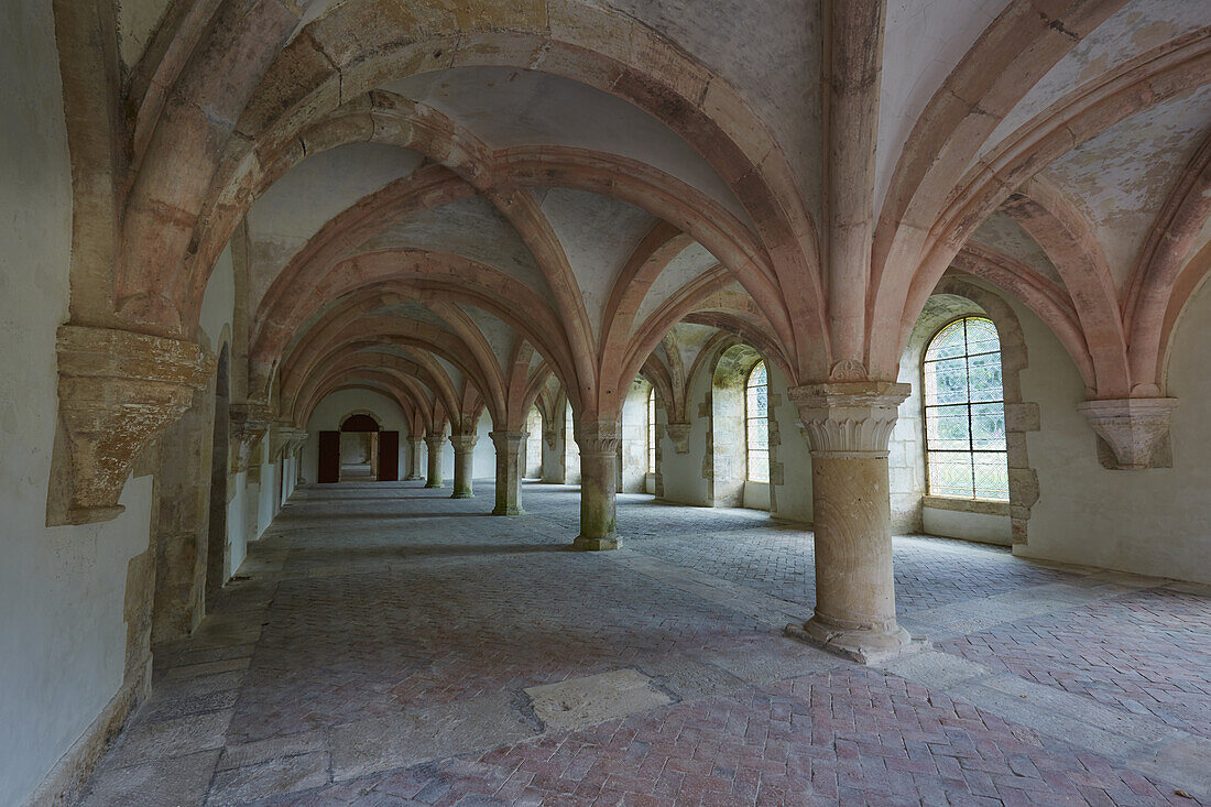 Mönchssaal der Abbaye de Fontenay bei Montbard , Canal de Bourgogne , Dept. Côte-d'Or , Region Burgund , Frankreich , Europa