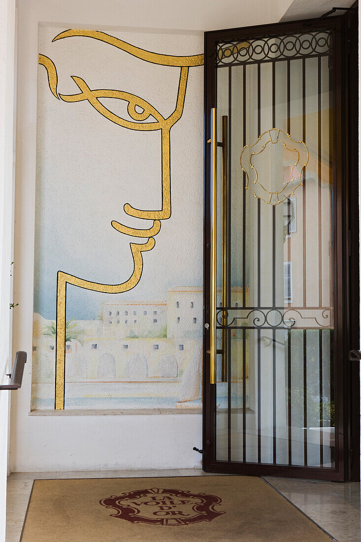 Frankreich, Alpes Maritimes, Saint Jean Cap Ferrat, La Voile d'Or Hotel, Eintritt mit Cocteaus Mosaik
