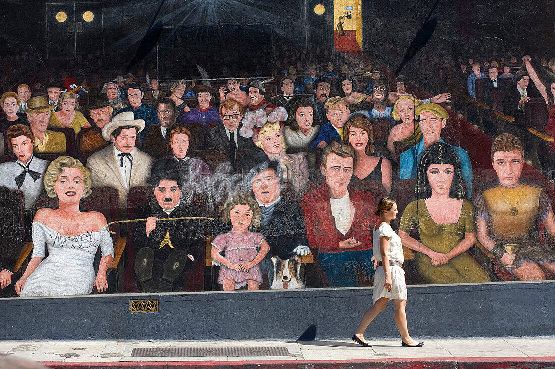USA, Kalifornien, Los Angeles, Hollywood, Wilcox Avenue, Wandbild auf dem Thema des Films mit Marilyn Monroe, James Dean, Charlie Chaplin