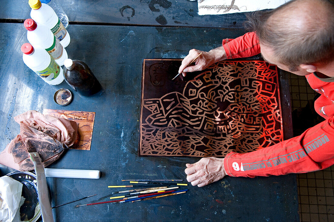 Frankreich, Yonne, Parly, das Zentrum der grafischen Kunst, Künstler Speedy Graphito in der Lithographie-Studio