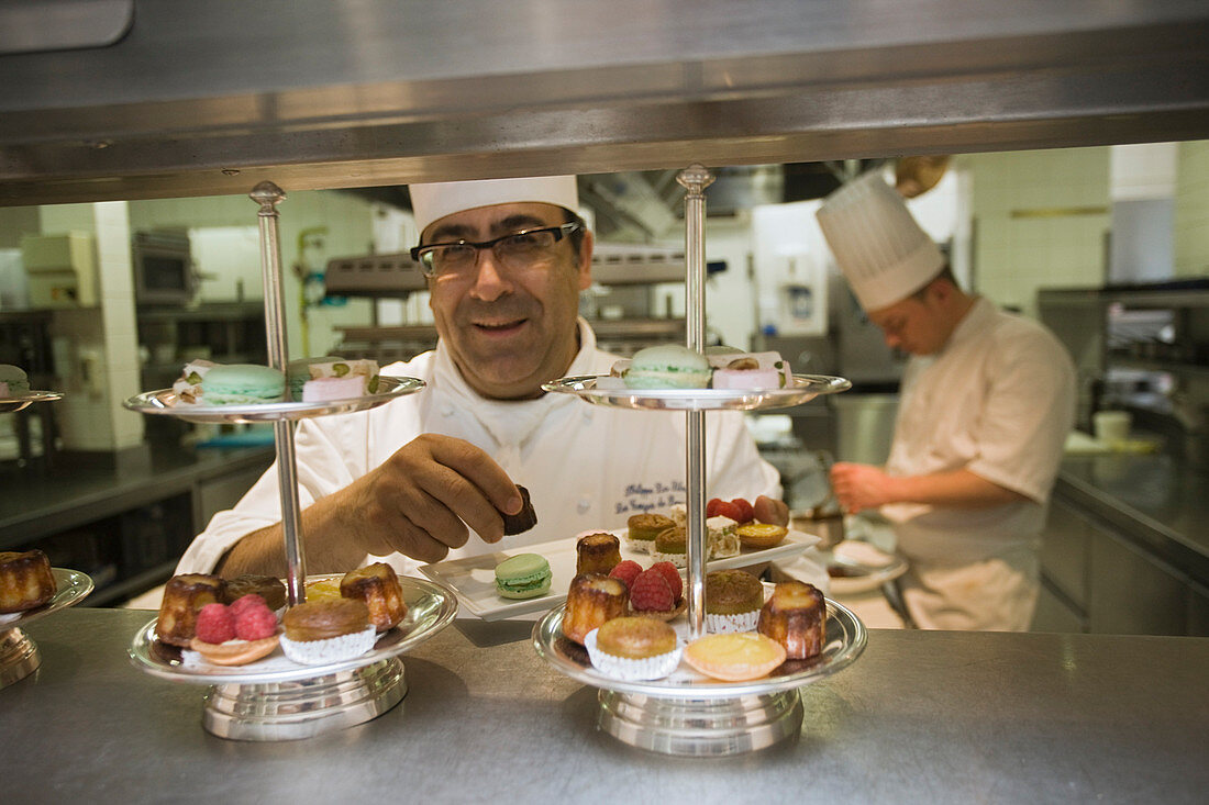 Frankreich, Var, Callas, Phillipe da Silva der Hostellerie les Gorges de Pennafort Restaurant in der Küche