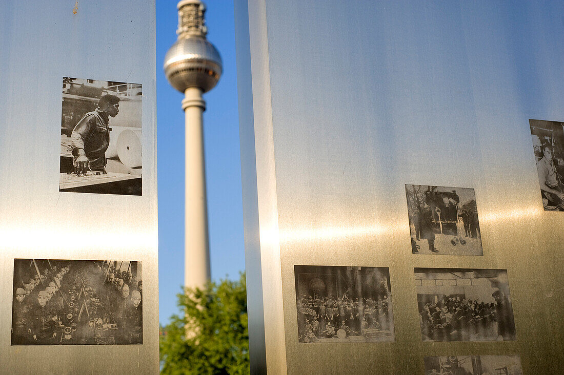 Deutschland, Berlin, Bezirk Mitte, Platz von Marx-Engels-Forum (DDR) und der Fernsehturm
