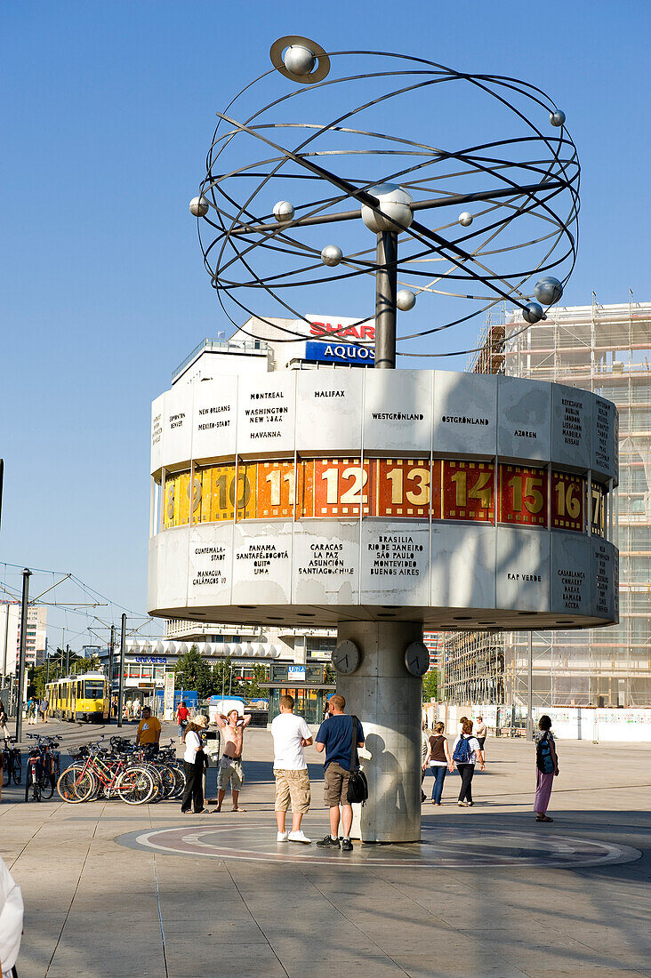 Deutschland, Berlin, Bezirk Mitte, Alexanderplatz, die Universal-Clock