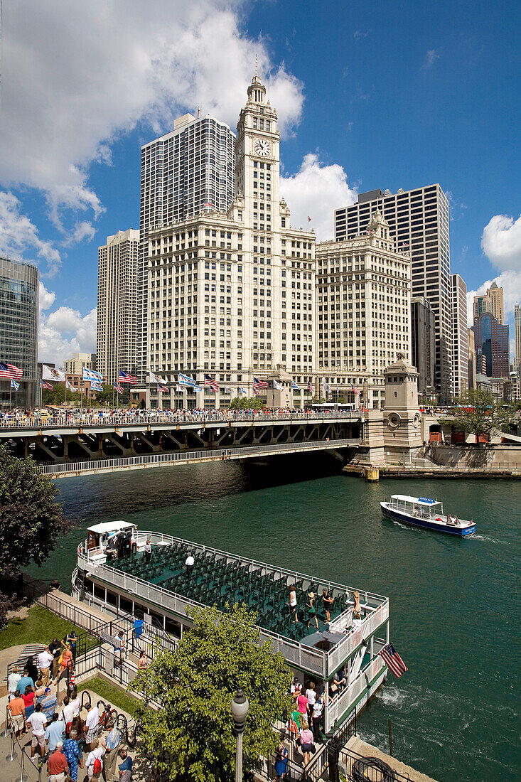 United States, Illinois, Chicago, Chicago River and Bridge of Michigan Avenue, boarding to a cruise ship, Magnificent Mile District with the Wrigley Building in the background