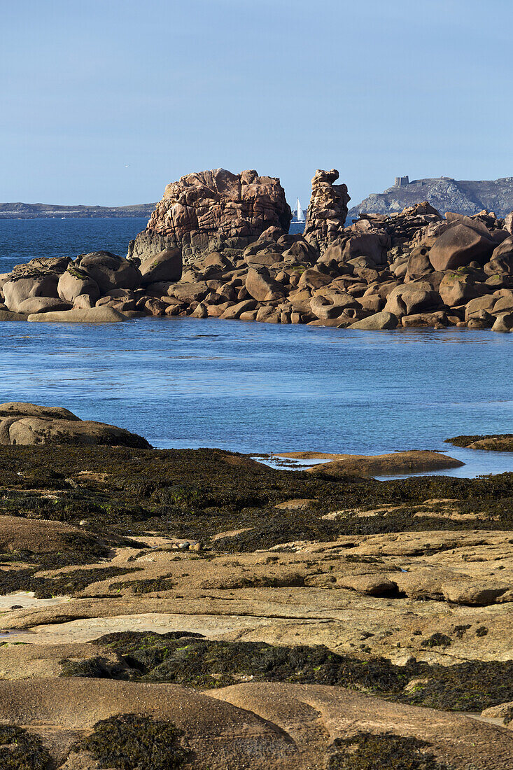 Granitfelsformationen in Ploumanac'h in der Bretagne Rose, Bretagne, Frankreich