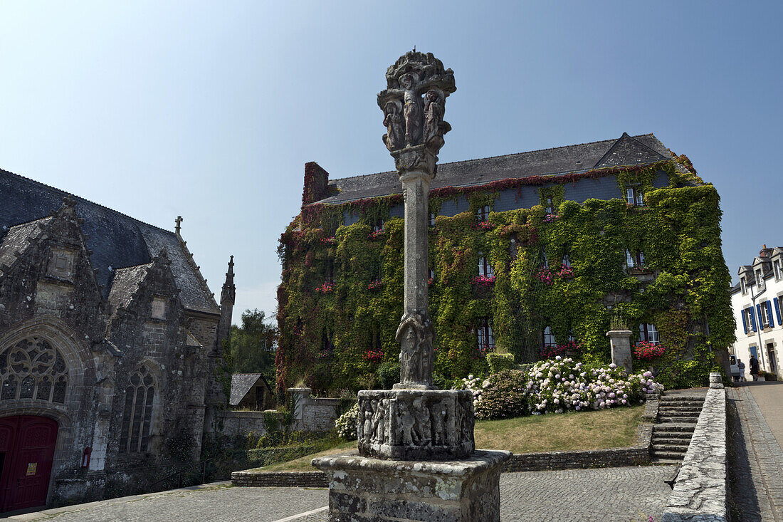 Kirche, Rochefort-en-Terre Dorf, Bretagne, Frankreich