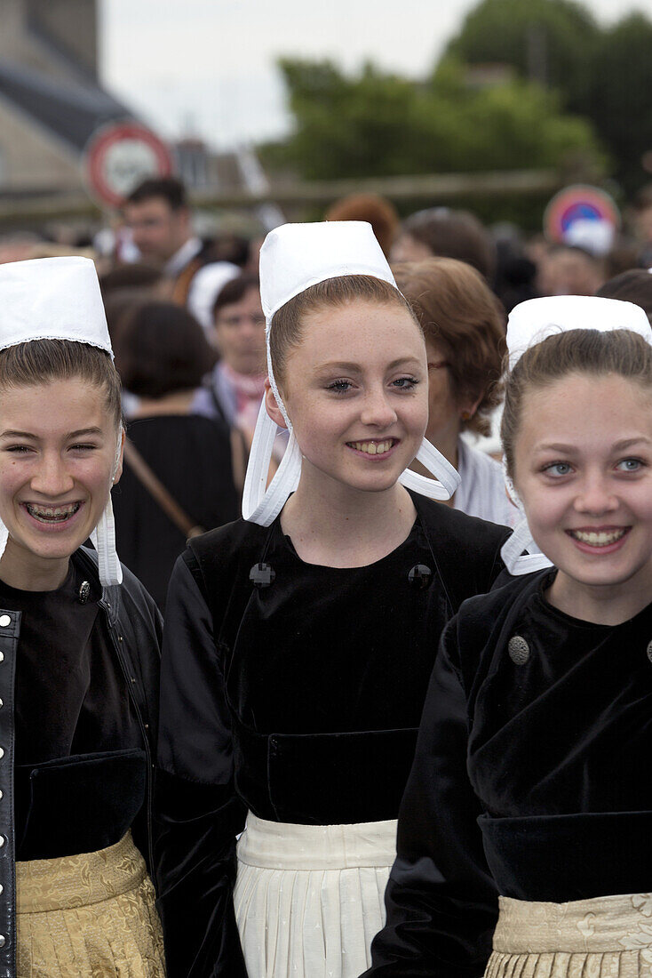 Traditional Bretonnais costume, The Festival des Filets bleus, Concarneau, Bretagne, France