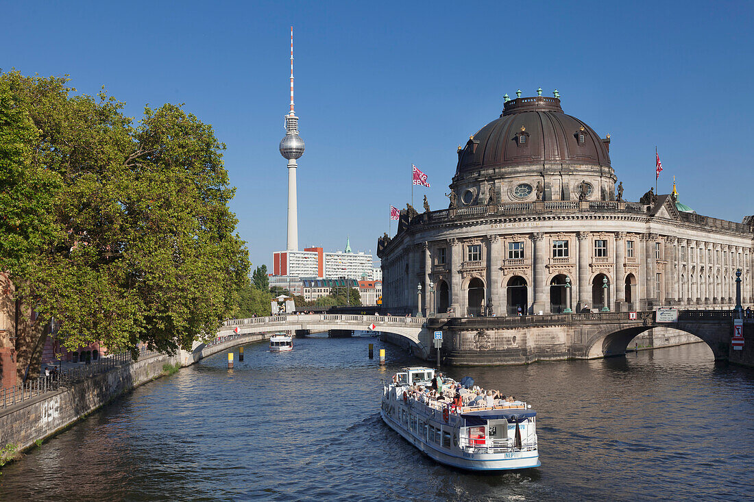 Excursion boat on Spree River, Bode Museum, Museum Island, UNESCO World Heritage Site, TV Tower, Mitte, Berlin, Germany, Europe