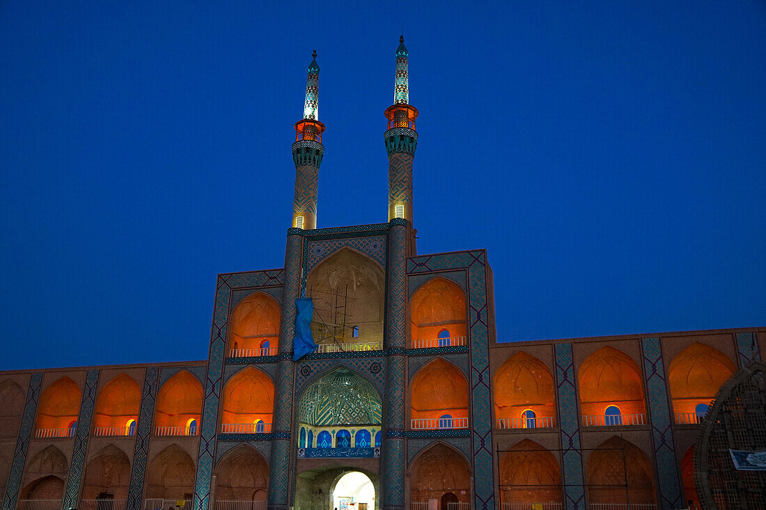 Amir Chakhmagh Complex floodlit, Yazd, Iran, Middle East