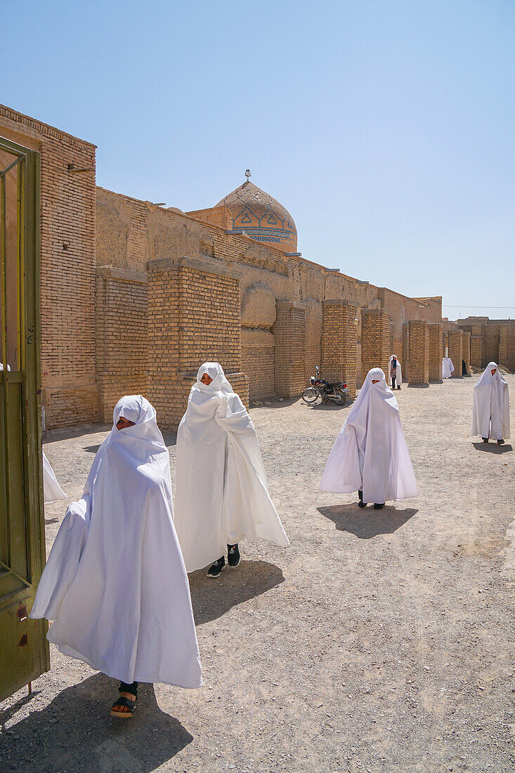 Women in white chadors leaving Jameh Mosque, Varzaneh, Iran, Middle East