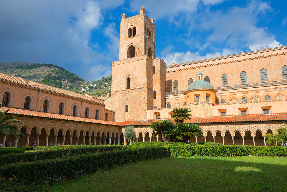 Cloister, Cathedral of Monreale, Monreale, Palermo, Sicily, Italy, Europe