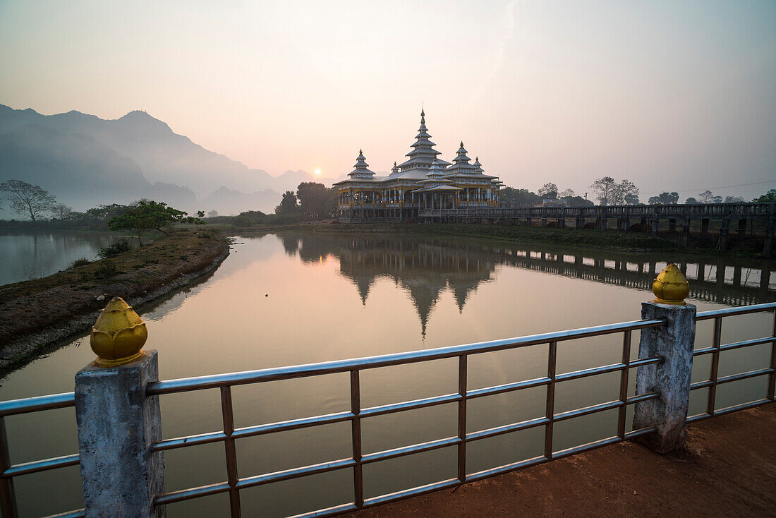 Kyauk Kalap Buddhist Temple in the middle of a lake at sunrise, Hpa An, Kayin State (Karen State), Myanmar (Burma), Asia