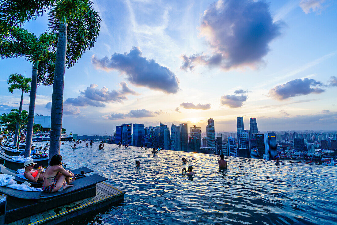 Infinity pool on the roof of the Marina Bay Sands Hotel with spectacular views over the Singapore skyline, Singapore, Southeast Asia, Asia