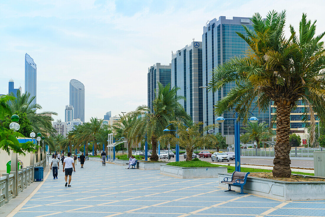 Joggers on the Corniche, Abu Dhabi, United Arab Emirates, Middle East