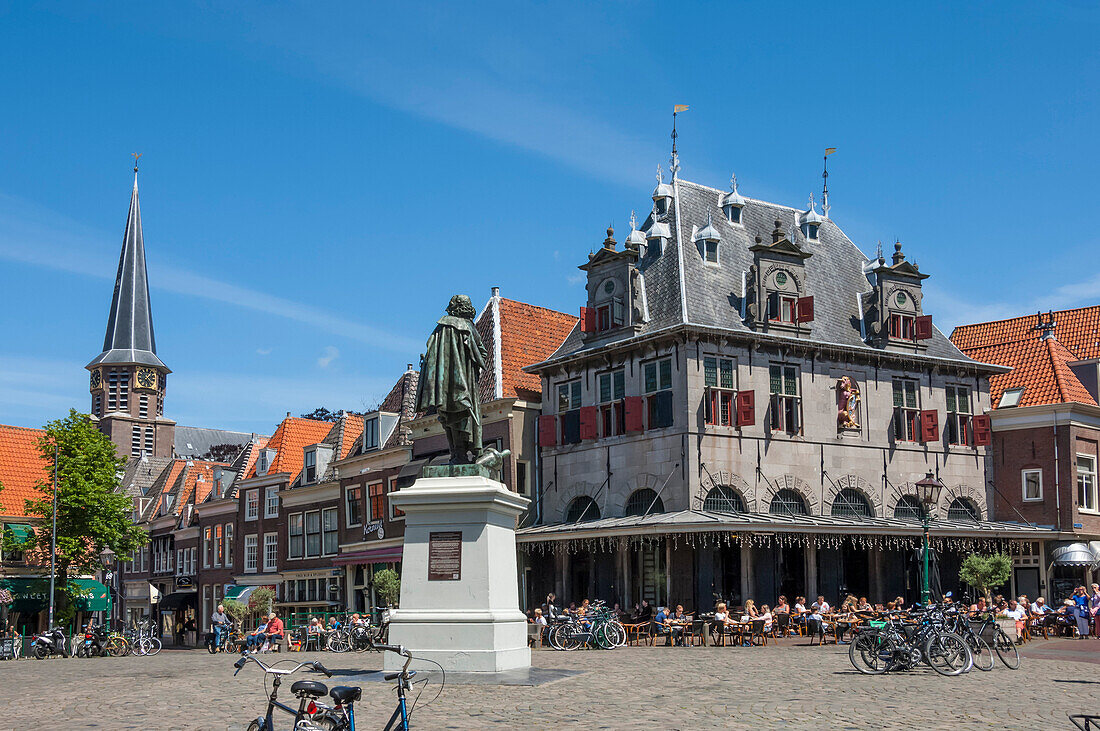 Town Square with statue of Jan Pieterszoon Coen, Dutch East India Company, Hoorn, Holland, Europe