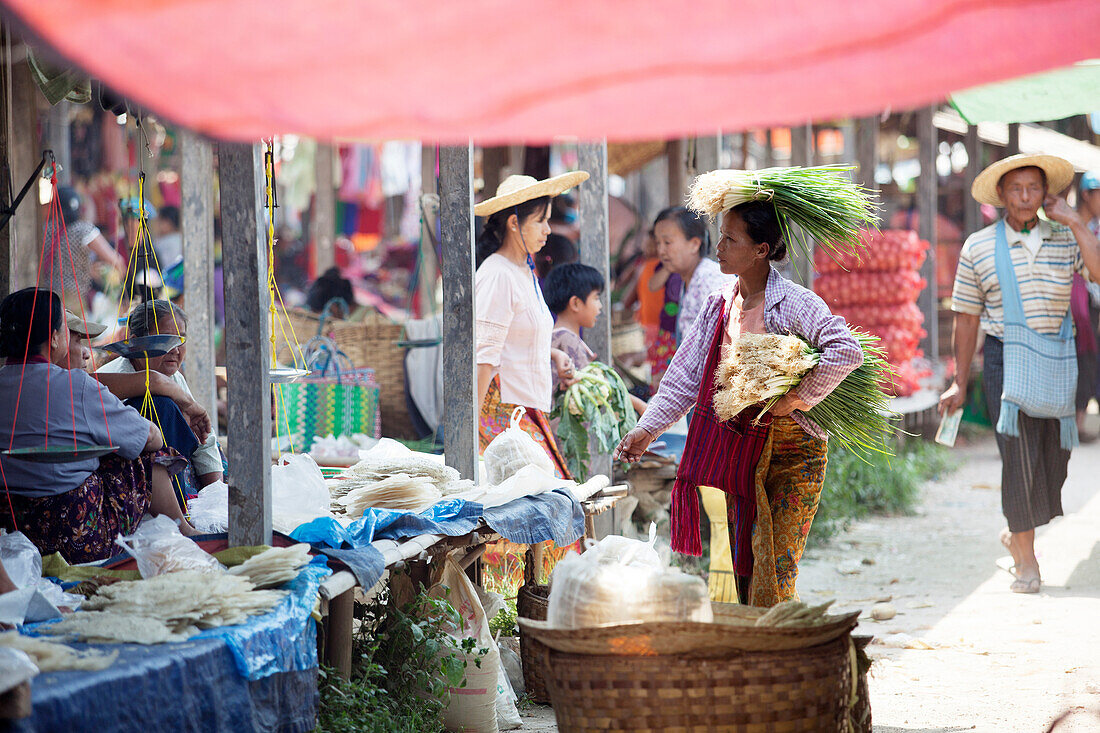 Woman selling green onions, Inle Lake, Myanmar (Burma), Asia