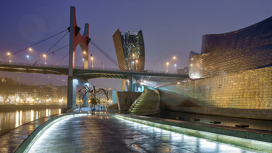 The Fog Sculpture, Maman and the Eye and the Arcos Rojos at the Guggenheim, Bilbao, Biscay, Basque Country, Spain, Europe