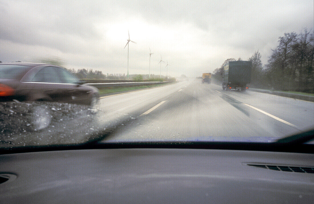 German Autobahn, driving in rain, spray, visibility, weather conditions, windscreen, wipers, motorway, freeway, speed, speed limit, traffic, infrastructure, Germany
