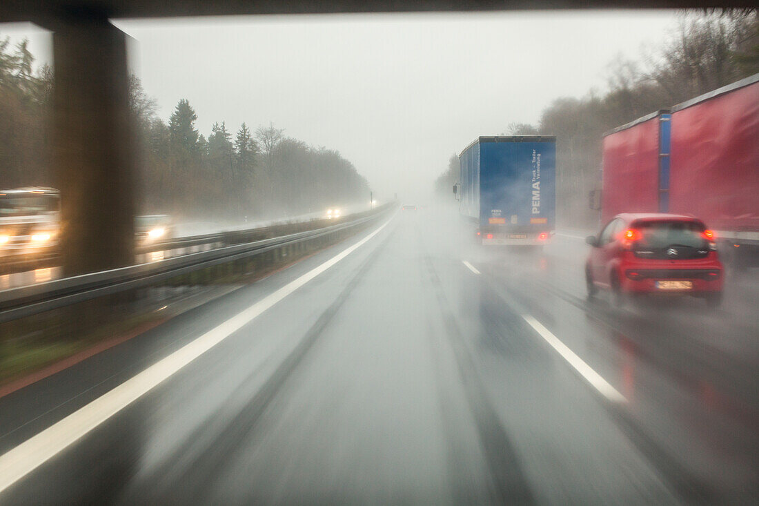 German Autobahn, A4, driving, rain, spray, visibility, weather conditions, motorway, highway, freeway, speed, speed limit, traffic, overtaking lane, infrastructure, Germany