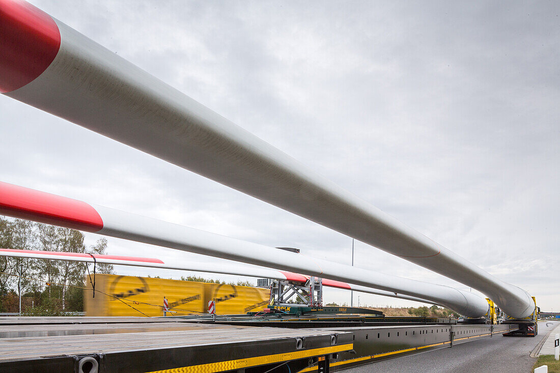 A 27, German Autobahn, wind turbine transport, rotor blades, heavy load, motorway, freeway, speed, speed limit, traffic, infrastructure, Germany